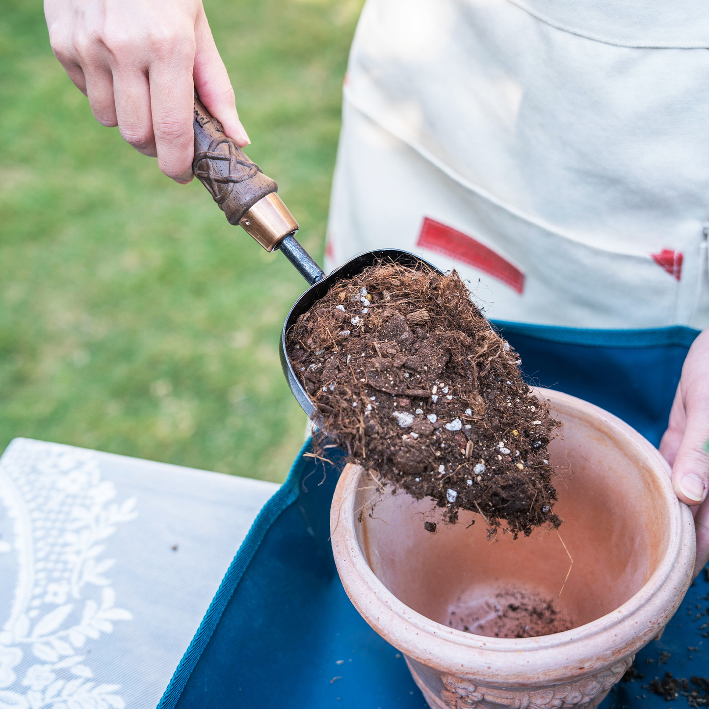Nordic Carved Hand potting scoop