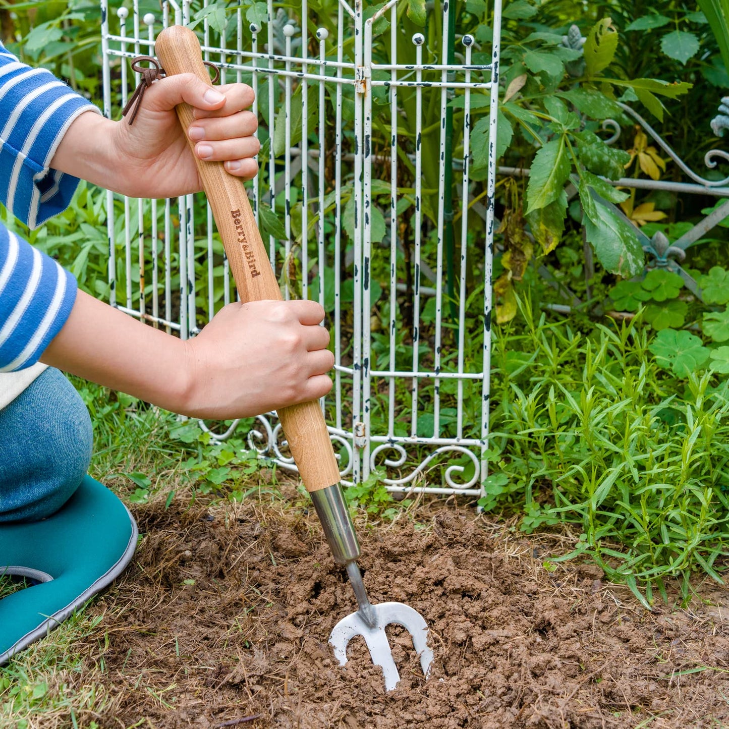 Garden Tools Long Hand Fork 22.6 Inches with Wood Handle Stainless Steel Hand Weed Fork