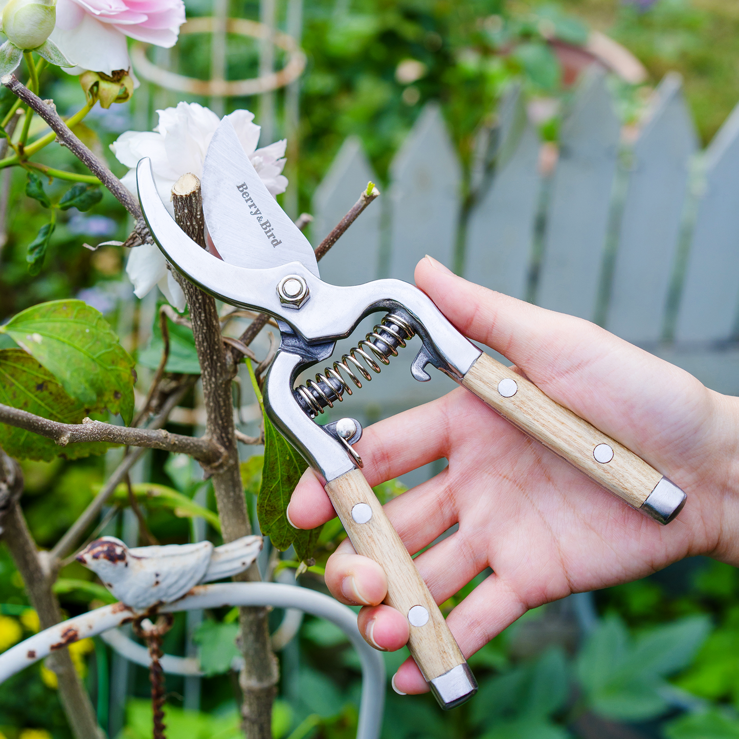 Wooden Handle Bypass Secateurs